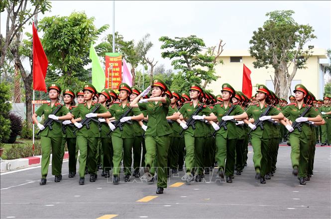 Duyệt đội ngũ trong Lễ kỷ niệm 50 năm Ngày truyền thống Trường Đại học Cảnh sát nhân dân (24/4/1976 - 24/4/2026) và đón nhận danh hiệu Anh hùng Lực lượng vũ trang nhân dân. Ảnh: Hồng Đạt - TTXVN