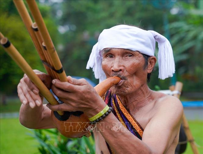 Lễ cúng mừng lúa mới - lễ thức quan trọng trong đời sống tâm linh, văn hóa cộng đồng bào Chu Ru. Ảnh: Khánh Hoà - TTXVN