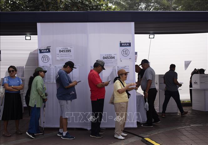 Điểm bầu cử ở Lima, Peru ngày 12/4/2026. Ảnh: THX/TTXVN