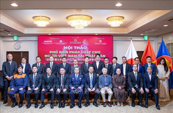 Ban tổ chức và các đại biểu tham dự hội thảo phổ biến pháp luật cho người Việt Nam tại Nhật Bản. Ảnh: Xuân Giao – PV TTXVN tại Nhật Bản 