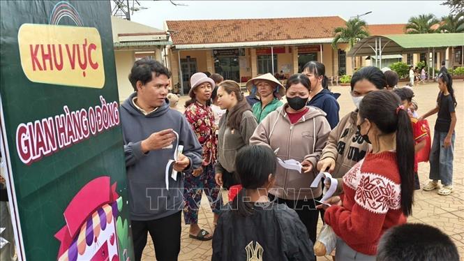 Gian hàng 0 đồng cho người dân vùng biên. Ảnh: K GỬIH-TTXVN