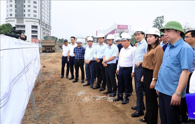 Chủ tịch UBND thành phố Hà Nội Vũ Đại Thắng yêu cầu các địa phương Tây Mỗ, Xuân Phương, Sơn Đồng tập trung cao độ, huy động cả hệ thống chính trị vào cuộc, hoàn thành dứt điểm công tác giải phóng mặt bằng trong Quý II/2026. Ảnh: TTXVN phát