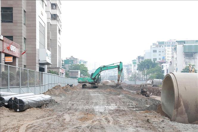 Tiến độ giải phóng mặt bằng tuyến đường Vành đai 2.5 Hà Nội qua phường Cầu Giấy dài 1.130m, đang được tập trung hoàn tất giải phóng mặt bằng để phục vụ thi công. Ảnh: TTXVN phát