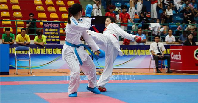  Các vận động viên mang lại những trận đấu có tính chuyên môn cao. Ảnh: Hồng Thái - TTXVN