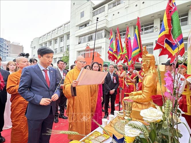 Tái hiện nghi thức Giỗ Tổ Hùng Vương tại lễ hội. Ảnh: Nguyễn Tuyến – PV TTXVN tại Nhật Bản