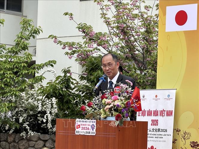 Ông Saito Naoki, Quận trưởng quận Ikuno phát biểu tại lễ hội. Ảnh: Nguyễn Tuyến – PV TTXVN tại Nhật Bản