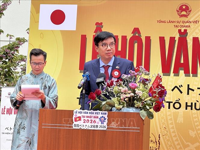 Tổng Lãnh sự Việt Nam tại Osaka, ông Nguyễn Trường Sơn phát biểu tại khai mạc lễ hội. Ảnh: Nguyễn Tuyến – Pv TTXVN tại Nhật Bản