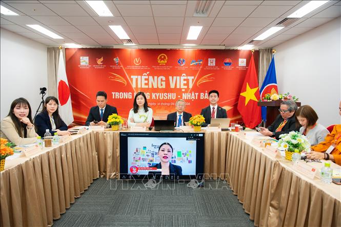 Tọa đàm “Tiếng Việt trong lòng Kyushu, Nhật Bản” diễn ra theo hình thức trực tiếp và trực tuyến, kết nối với đầu cầu Việt Nam. Ảnh: Nguyễn Tuyến – Pv TTXVN tại Nhật Bản