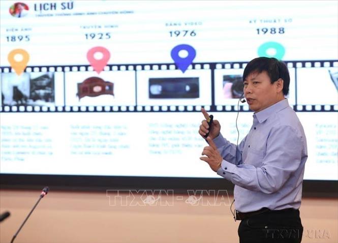 Phó trưởng khoa Phát thanh - Truyền hình (Học viện Báo chí và Tuyên truyền) Đinh Ngọc Sơn trình bày tham luận “Phát triển video trên nền tảng số từ góc nhìn đào tạo” tại Hội thảo “Phát triển nội dung trên nền tảng số” do Liên chi hội Nhà báo Thông tấn xã Việt Nam tổ chức (16/6/2022). Ảnh: Hoàng Hiếu - TTXVN