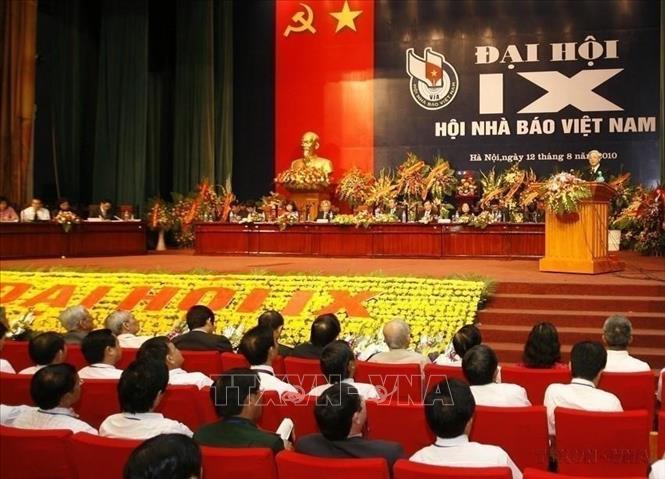 Chủ tịch Quốc hội Nguyễn Phú Trọng phát biểu tại Đại hội đại biểu toàn quốc lần thứ IX Hội Nhà báo Việt Nam, ngày 12/8/2010. Ảnh: Trí Dũng-TTXVN