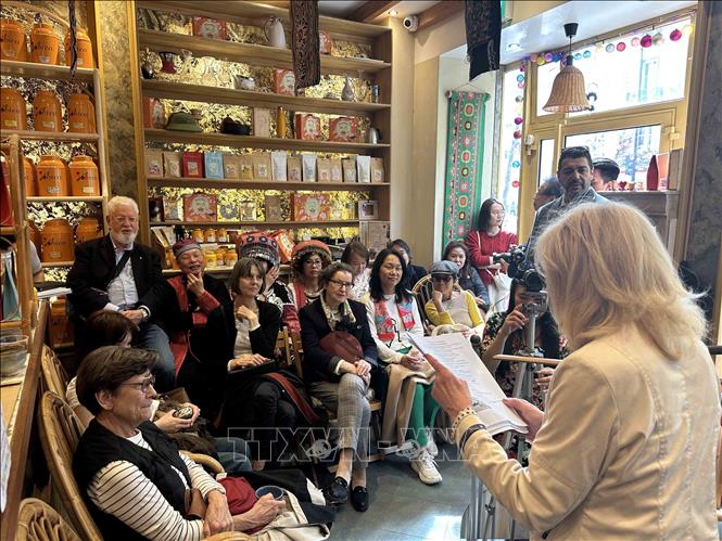 Sự kiện thu hút đông đảo bạn bè Pháp quan tâm tới văn hóa Việt Nam. Ảnh: Ngọc Hiệp PV TTXVN tại Pháp