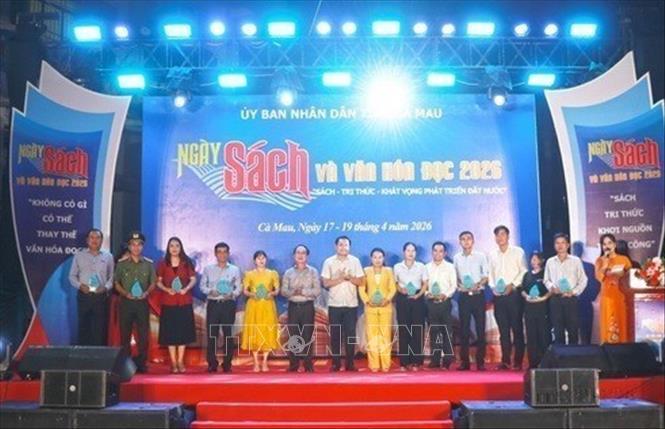 Tối 17/4/2026, UBND tỉnh Cà Mau tổ chức Lễ phát động Ngày Sách và Văn hóa đọc Việt Nam năm 2026. Ảnh: Huỳnh Anh - TTXVN