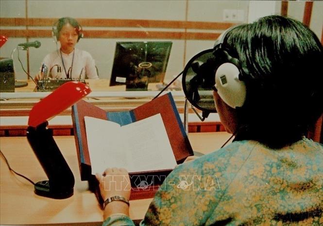 Thư viện Khoa học Tổng hợp Thành phố Hồ Chí Minh khánh thành và đưa vào sử dụng Studia II để sản xuất sách nói phục vụ cho học sinh, sinh viên khiếm thị (2005). Ảnh: Thanh Vũ - TTXVN