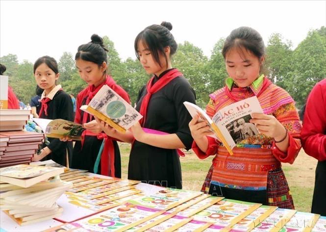 Học sinh Trường PTDTNT – THCS huyện Yên Sơn hưởng ứng Ngày Sách và Văn hóa đọc Việt Nam năm 2024 (Tuyên Quang, 15/04/2024). Ảnh: Quang Cường – TTXVN