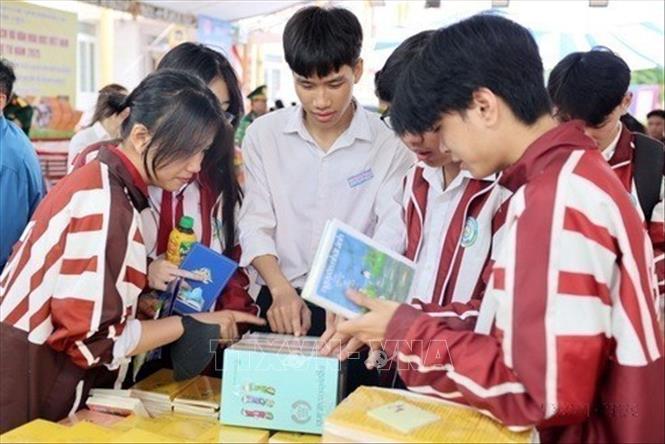 Ngày 17/4/2025, Sở Văn hóa, Thể thao và Du lịch tỉnh Đắk Lắk phối hợp với Sở Giáo dục và Đào tạo, các cơ quan, đơn vị liên quan tổ chức khai mạc Ngày Sách và Văn hóa đọc Việt Nam lần thứ 4 năm 2025 trên địa bàn tỉnh. Ảnh: Hoài Thu - TTXVN