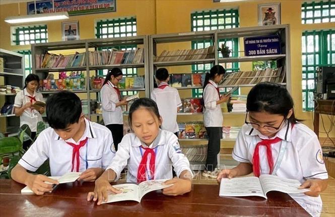Mô hình thư viện thân thiện, thư viện xanh được nhiều trường học của tỉnh Nam Định hướng tới xây dựng. Những thư viện này không chỉ mở ra không gian đọc mới mẻ, phát triển văn hóa đọc cho học sinh mà còn góp phần xây dựng trường học xanh - sạch - đẹp - an toàn. Ảnh: Nguyễn Lành - TTXVN
