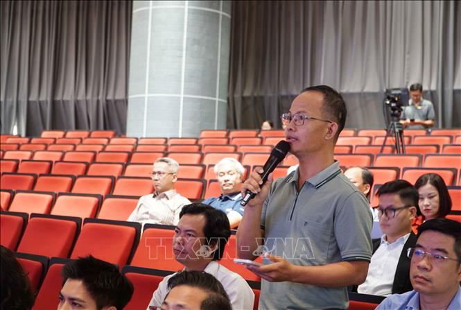 Các cơ sở đào tạo trao đổi về công tác tuyển sinh. Ảnh: Thu Hoài - TTXVN