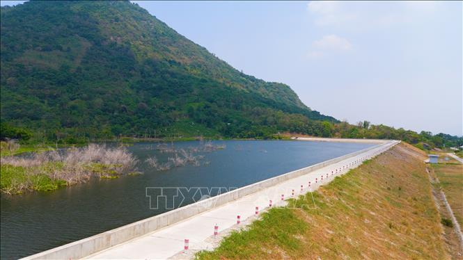 Hồ Tà Lọt (xã Núi Cấm, An Giang) tích trữ và điều tiết nguồn nước bảo đảm tưới tiêu phục vụ sản xuất nông nghiệp khu vực miền núi An Giang. Ảnh: Thanh Sang-TTXVN