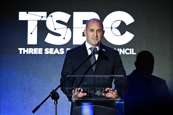 (Tư liệu) Ông Rumen Radev, lúc đang giữ cương vị Tổng thống Bulgaria, phát biểu tại một sự kiện ở Vácsava, Ba Lan. Ảnh: PAP/TTXVN