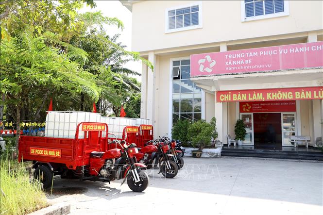 UBND xã Nhà Bè trang bị các xe chữa cháy mini bằng vốn xã hội hóa để chủ động tiếp cận các khu vực hẻm nhỏ trên địa bàn đông dân cư khi có cháy xảy ra. Ảnh: Hồng Đạt - TTXVN