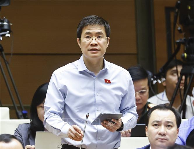 Đại biểu Quốc hội tỉnh Nghệ An Hoàng Minh Hiếu phát biểu. Ảnh: Doãn Tấn - TTXVN