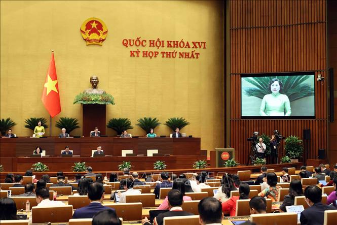 Phó Chủ tịch Quốc hội Nguyễn Thị Hồng điều hành phiên họp. Ảnh: An Đăng - TTXVN