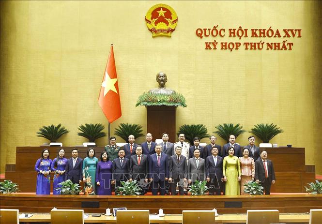 Các đồng chí Lãnh đạo Đảng và Nhà nước với đoàn Đại biểu Quốc hội tỉnh Cà Mau. Ảnh: TTXVN