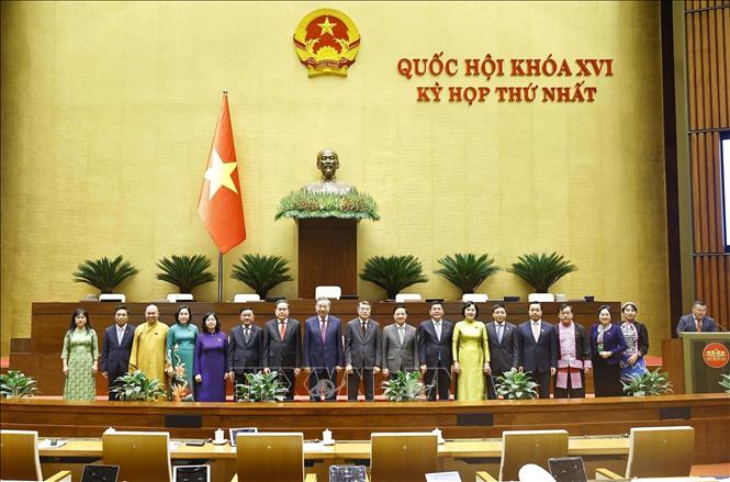 Các đồng chí Lãnh đạo Đảng và Nhà nước với đoàn Đại biểu Quốc hội tỉnh Điện Biên. Ảnh: TTXVN