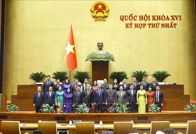  Các đồng chí Lãnh đạo Đảng và Nhà nước với đoàn Đại biểu Quốc hội tỉnh Gia Lai. Ảnh: TTXVN