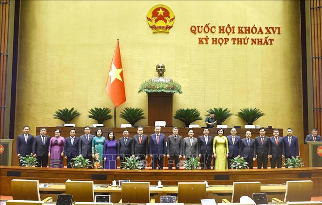 Các đồng chí Lãnh đạo Đảng và Nhà nước với đoàn Đại biểu Quốc hội thành phố Huế. Ảnh: TTXVN