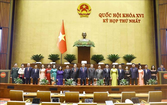 Các đồng chí Lãnh đạo Đảng và Nhà nước với đoàn Đại biểu Quốc hội tỉnh Quảng Ngãi. Ảnh: TTXVN