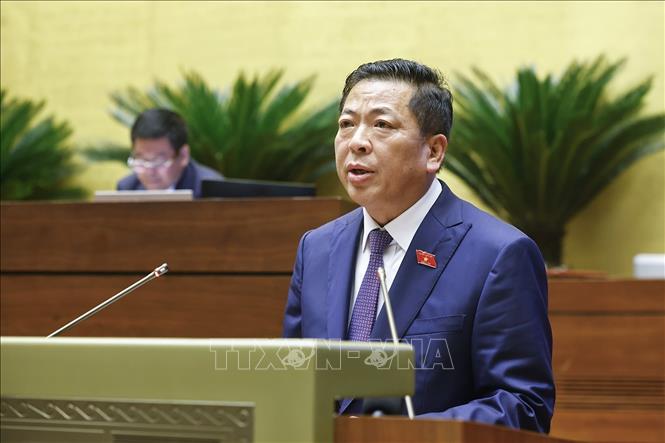 Bộ trưởng Bộ Xây dựng Trần Hồng Minh phát biểu giải trình, làm rõ một số vấn đề đại biểu Quốc hội nêu. Ảnh: Doãn Tấn - TTXVN