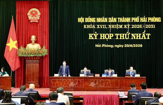 Chủ tọa điều hành Kỳ họp thứ Nhất HĐND thành phố Hải Phòng. Ảnh: Minh Huệ - TTXVN