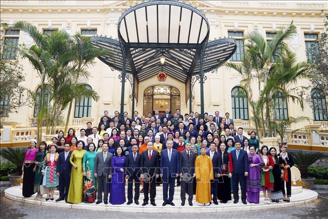 Tổng Bí thư, Chủ tịch nước Tô Lâm và lãnh đạo Đảng, Nhà nước với các đại biểu. Ảnh: Thống Nhất - TTXVN