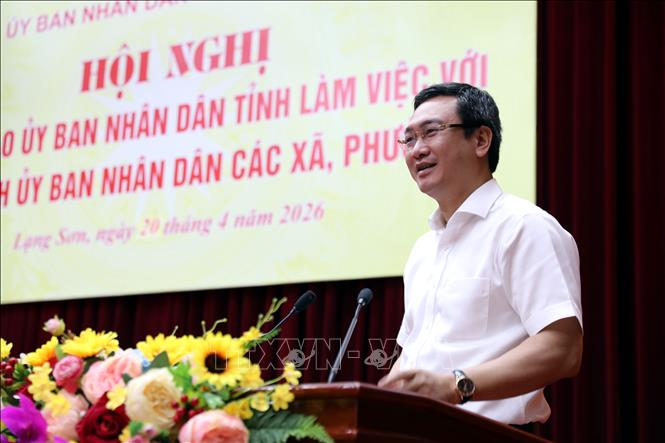 Chủ tịch UBND tỉnh Lạng Sơn Nguyễn Cảnh Toàn yêu cầu lãnh đạo các xã linh hoạt để hoàn thành nhiệm vụ giai đoạn mới. Ảnh: Văn Đạt - TTXVN