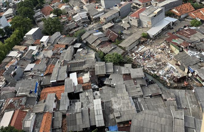 Khu nhà ổ chuột chen chúc nhau tại khu vực Blok M ở Jakarta. Ảnh: Đỗ Quyên – Pv TTXVN tại Indonesia