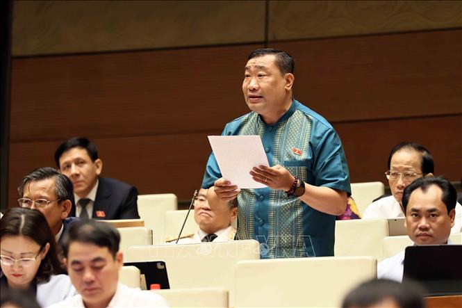 Đại biểu Quốc hội tỉnh Vĩnh Long Thạch Phước Binh phát biểu. Ảnh: An Đăng - TTXVN