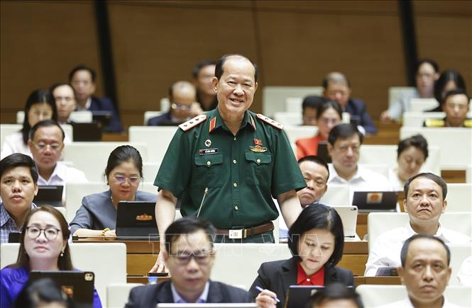 Đại biểu Quốc hội tỉnh Cao Bằng Bế Xuân Trường phát biểu. Ảnh: Doãn Tấn - TTXVN