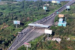 Quay đầu trên cao tốc: Tài xế xe đầu kéo bị trừ gần hết điểm trên giấy phép lái xe