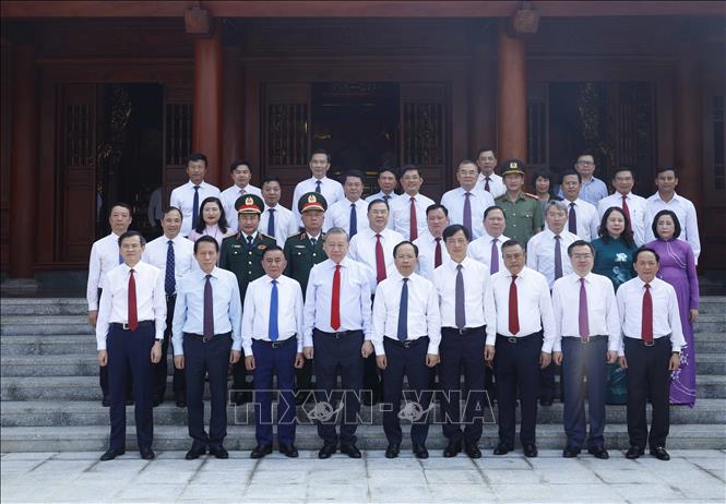 Tổng Bí thư, Chủ tịch nước Tô Lâm và các đồng chí lãnh đạo Đảng, Nhà nước tại Khu di tích cố Tổng Bí thư Hà Huy Tập ở xã Cẩm Hưng, tỉnh Hà Tĩnh. Ảnh: Thống Nhất -TTXVN