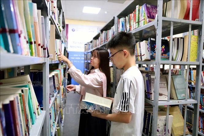 Readers at a library in the northern province of Ninh Binh. VNA Photo