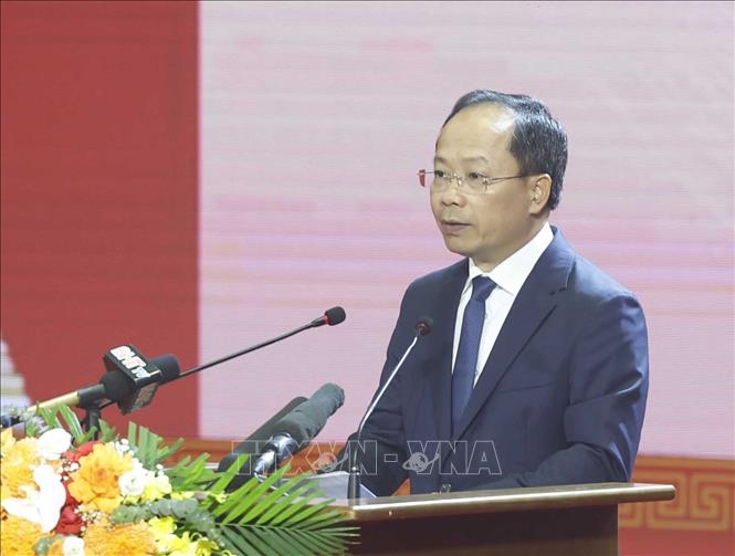 Đồng chí Nguyễn Duy Lâm, Ủy viên Trung ương  Đảng, Bí thư Tỉnh ủy, Trưởng đoàn đại biểu Quốc hội tỉnh Hà Tĩnh trình bày Diễn văn kỷ niệm. Ảnh: Thống Nhất -TTXVN