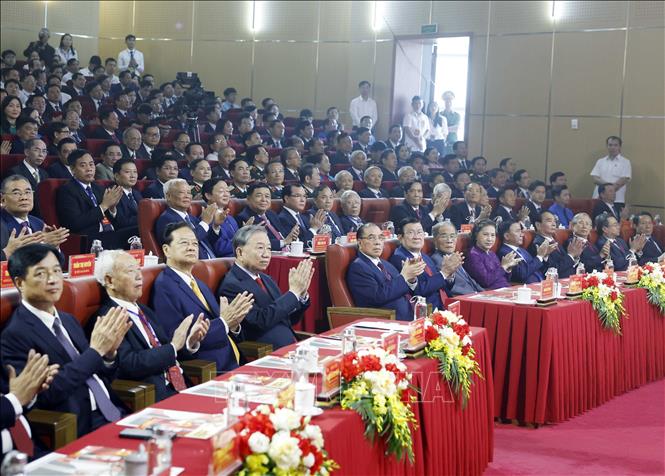 Tổng Bí thư, Chủ tịch nước Tô Lâm và các đồng chí lãnh đạo, nguyên lãnh đạo Đảng, Nhà nước tham dự lễ kỷ niệm. Ảnh: Thống Nhất -TTXVN