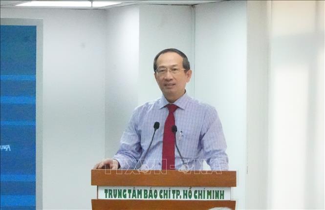 Ông Trần Hoàng, Tổng Biên tập Tạp chí Doanh nhân Sài Gòn, phát biểu đề dẫn tại Hội thảo. Ảnh: Hữu Duyên - TTXVN