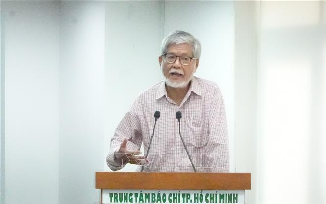 Đại biểu phát biểu tham luận tại Hội thảo. Ảnh: Hữu Duyên - TTXVN