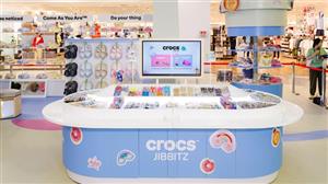 Cách “pha chế” sắc màu mùa hè đúng điệu theo phong cách Crocs