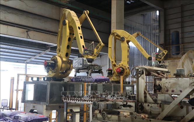 Ứng dụng công nghệ trong sản xuất phân bón tại nhà máy Đạm Cà Mau. Ảnh: Tuấn Phi - TTXVN