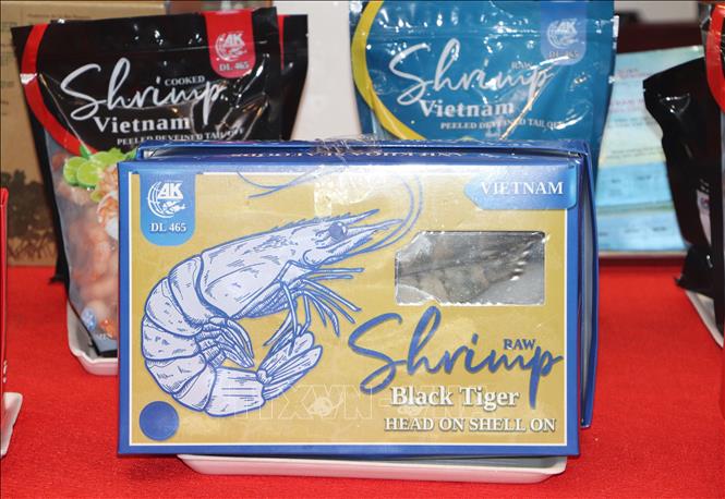 Ứng dụng khoa hoc công nghệ trong sản xuất các sản phẩm đạt OCOP của tỉnh nhằm đáp ứng nhu cầu thị trường. Ảnh: Tuấn Phi - TTXVN