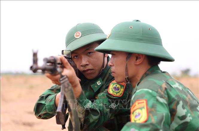 Công tác huấn luyện được thực hiện nghiêm nhằm đáp ứng yêu cầu, mục đích của huấn luyện chiến sĩ mới. Ảnh: Tuấn Anh - TTXVN