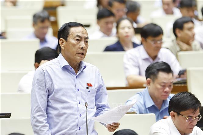 Đại biểu Quốc hội tỉnh Đồng Tháp Phạm Văn Hòa phát biểu. Ảnh: Doãn Tấn - TTXVN